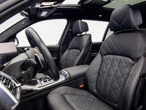 Used 2024 BMW X7 xDrive40i w/ M Sport Package image 27