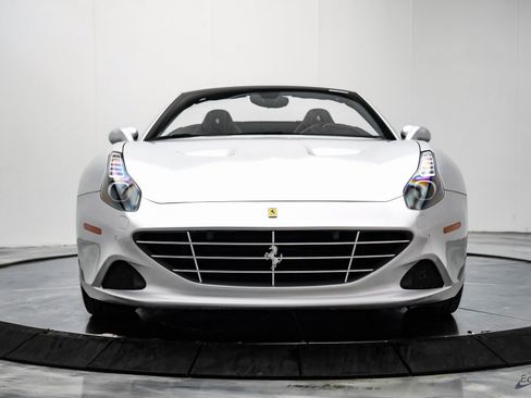 Used 2016 Ferrari California T image 37