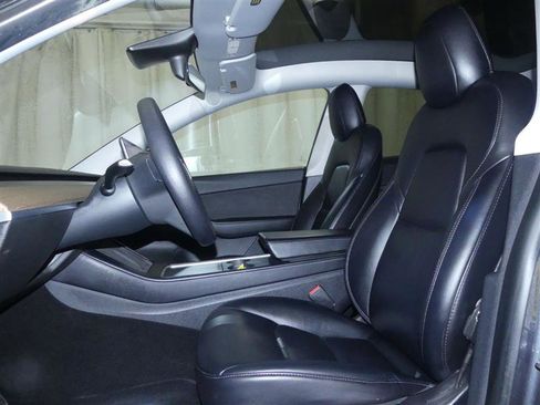 Used 2021 Tesla Model Y Long Range AWD/4WD image 19