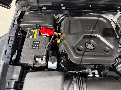 Used 2025 Jeep Wrangler Unlimited Sahara w/ Safety Group image 13