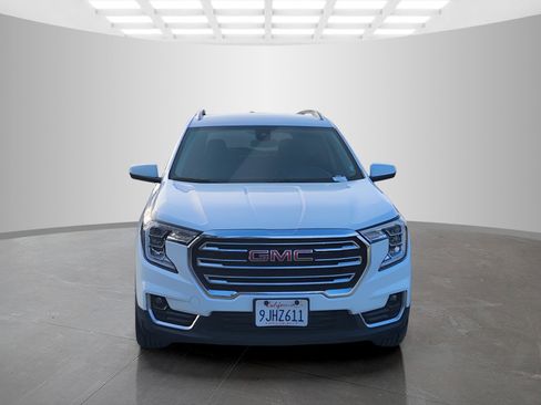 Used 2024 GMC Terrain SLT image 2