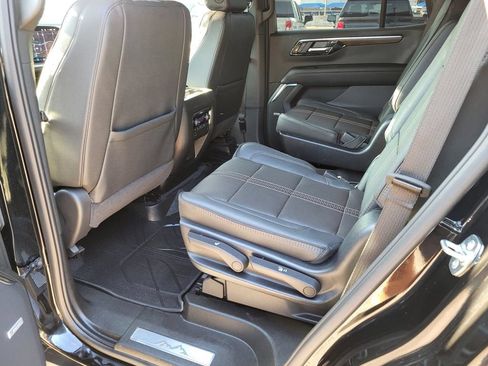 Used 2026 Chevrolet Tahoe High Country RWD image 3