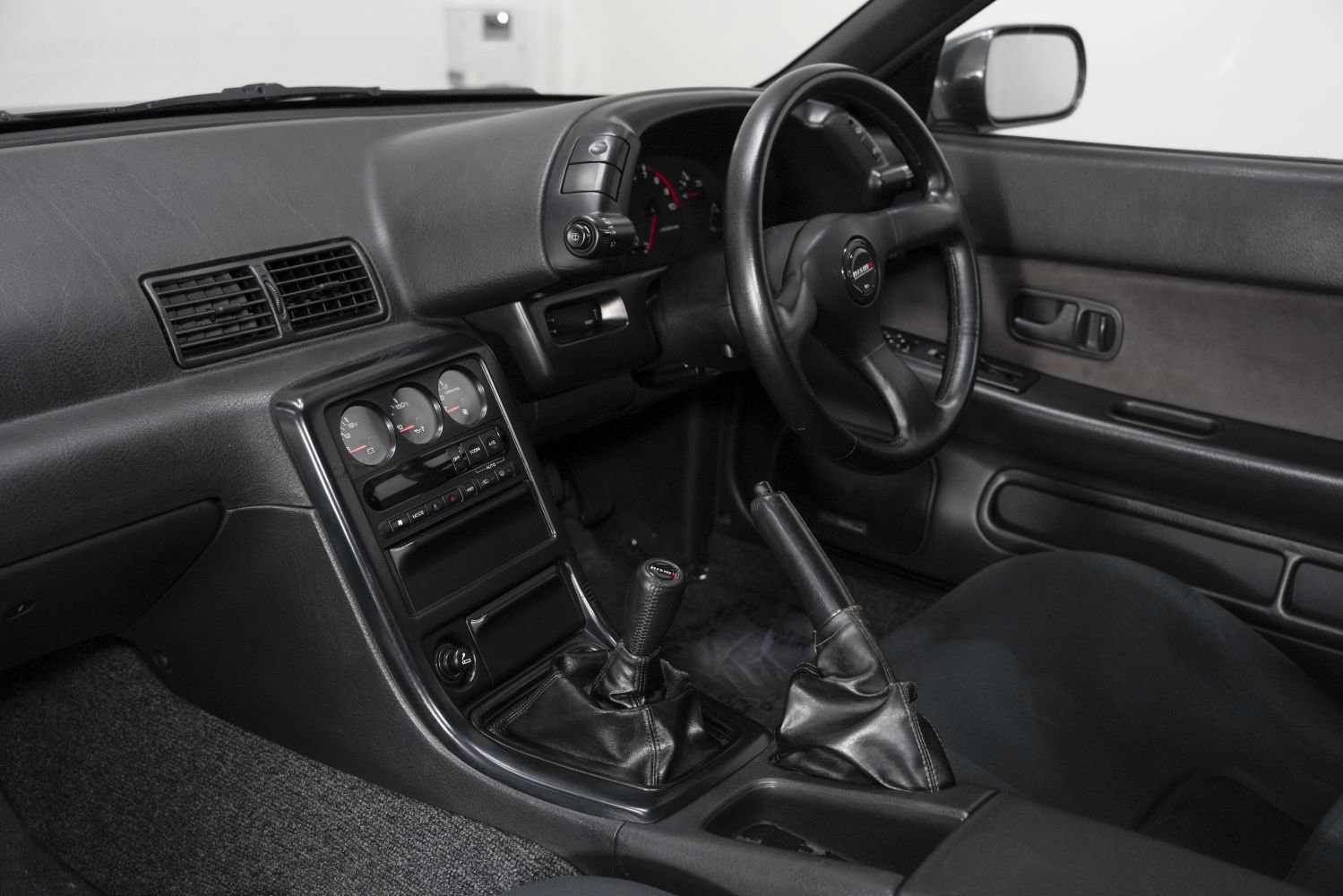 Used 1990 Nissan GT-R image 40