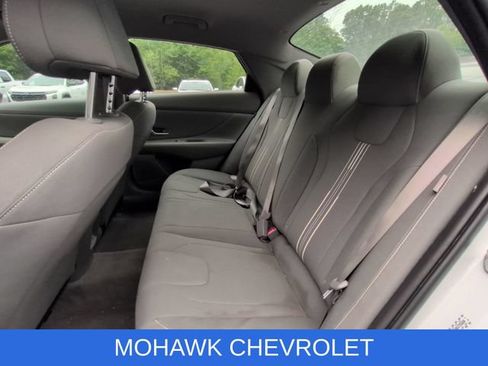 Used 2024 Hyundai Elantra SEL FWD image 11