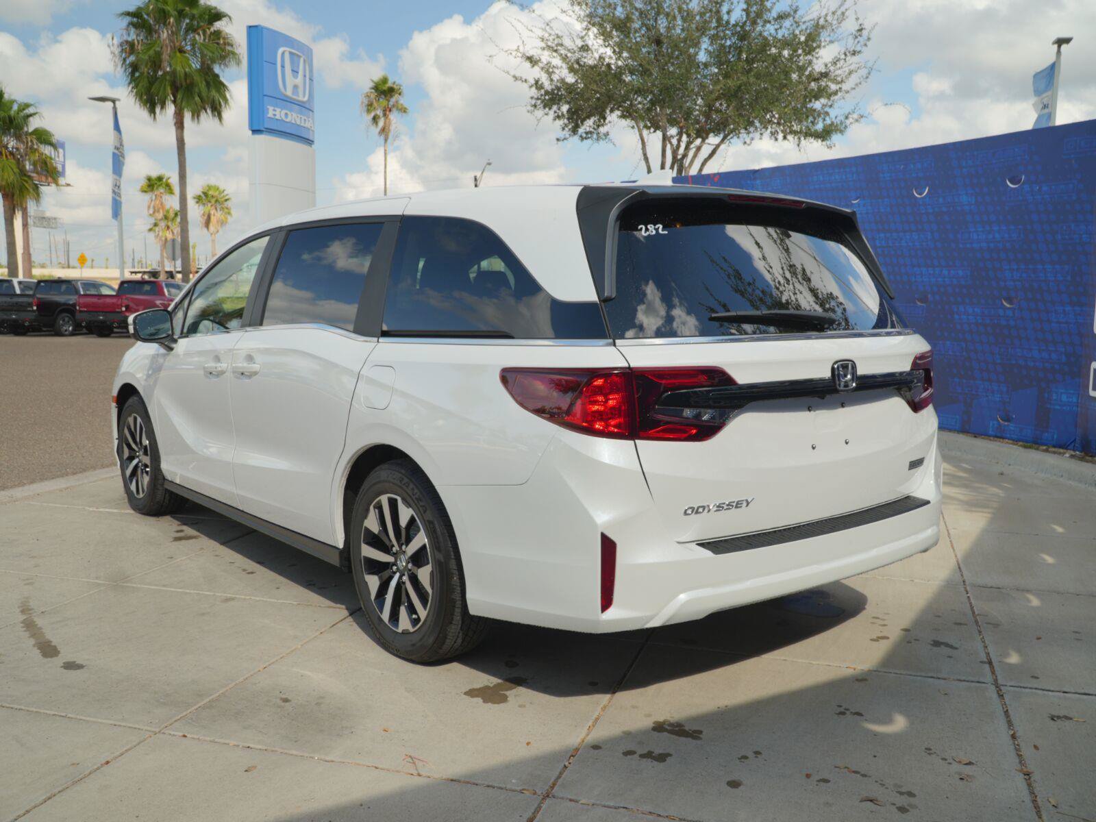 New 2027 Honda Odyssey EX-L image 10