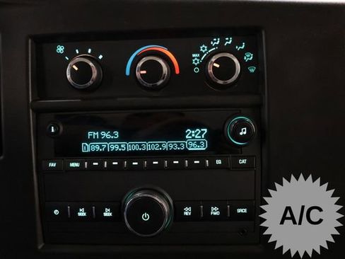 Used 2022 Chevrolet Express 3500 w/ Driver Convenience Package RWD image 19