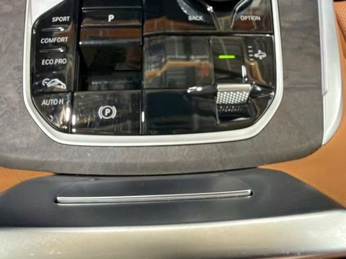 Used 2024 BMW X7 xDrive40i w/ Parking Assistance Package AWD/4WD image 17