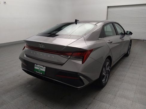 Used 2025 Hyundai Elantra SEL FWD image 9