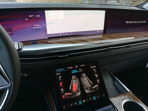 Used 2026 Cadillac Escalade Platinum Sport w/ LPO, ONYX Package image 17