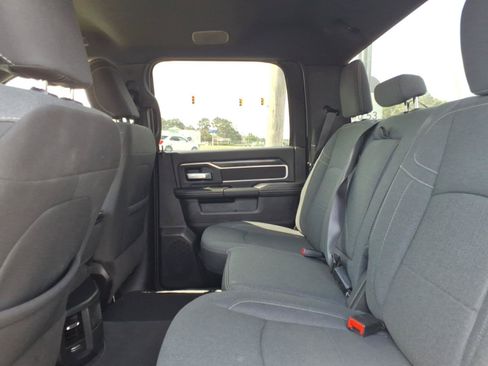 Used 2024 RAM 2500 Big Horn w/ Sport Appearance Package AWD/4WD image 9