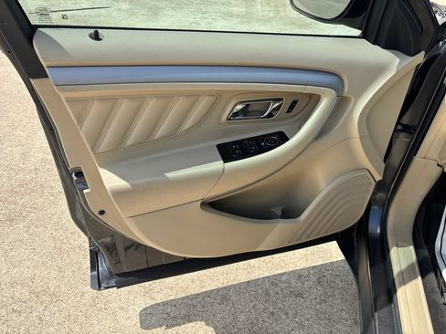 Used 2016 Ford Taurus SE FWD image 11