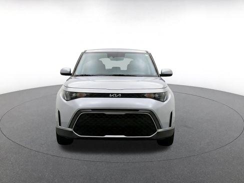 Used 2025 Kia Soul LX w/ LX Technology Package FWD image 2