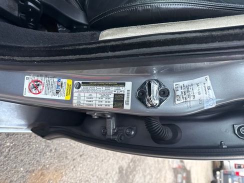 Used 2011 Jaguar XJ image 17