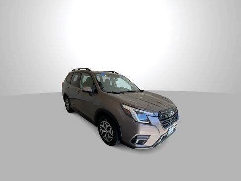 Used 2023 Subaru Forester Premium AWD/4WD image 2