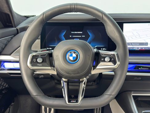 Used 2023 BMW i7 xDrive60 w/ Executive Package 2 image 22