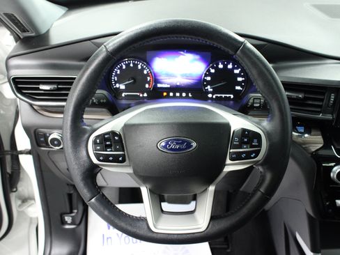 Used 2022 Ford Explorer Limited w/ Equipment Group 301A AWD/4WD image 18
