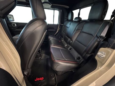 Used 2020 Jeep Gladiator Rubicon AWD/4WD image 16