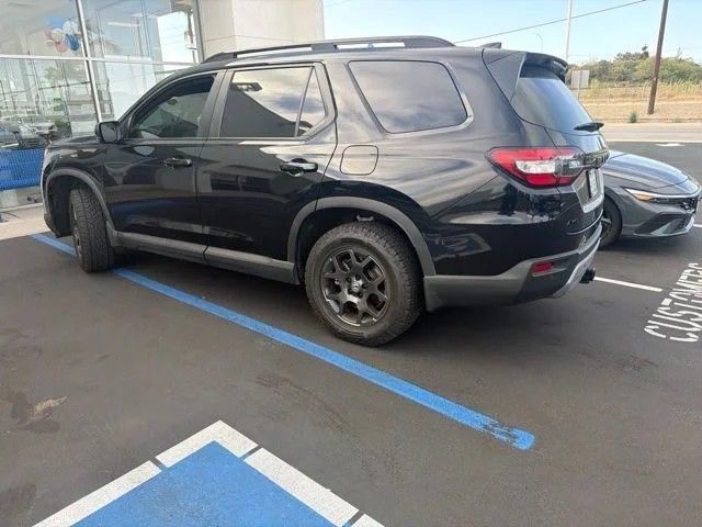 Certified 2025 Honda Pilot TrailSport image 16