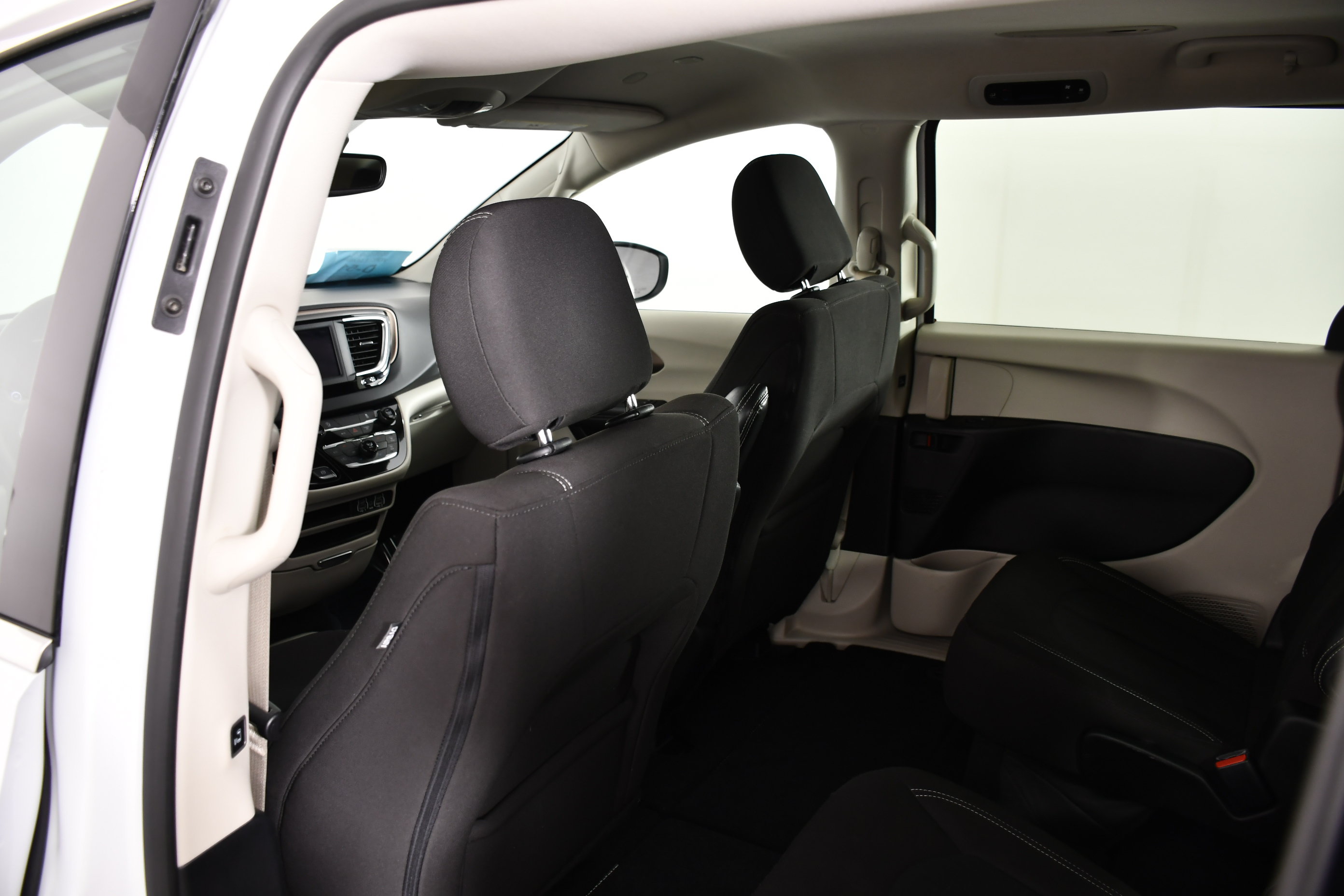 Used 2023 Chrysler Voyager LX FWD image 44