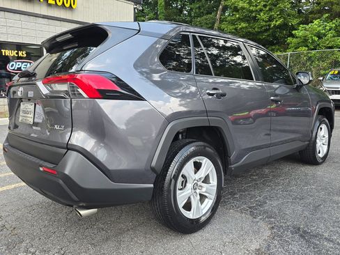 Used 2019 Toyota RAV4 XLE FWD image 6