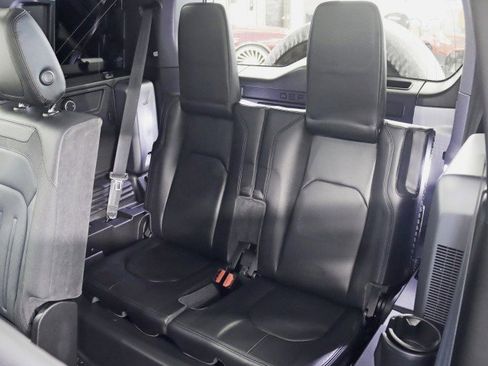 Used 2020 Land Rover Defender 110 First Edition image 32