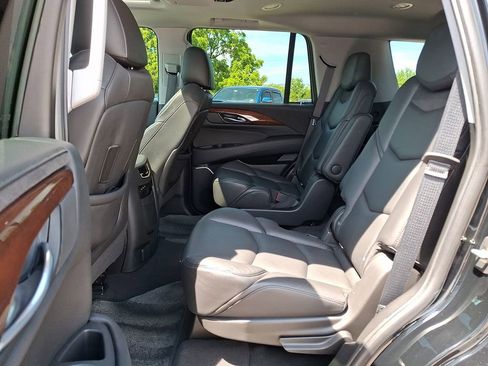 Used 2019 Cadillac Escalade Premium Luxury AWD/4WD image 10