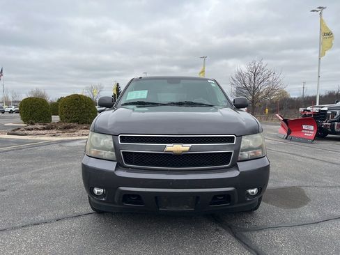 Used 2011 Chevrolet Suburban LT image 2