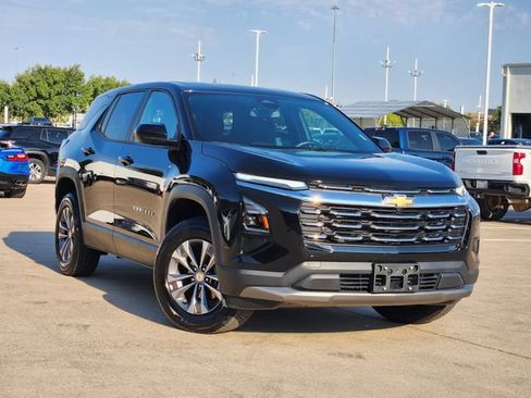 Used 2026 Chevrolet Equinox LT FWD image 2