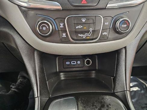 Used 2020 Chevrolet Equinox LS FWD image 24