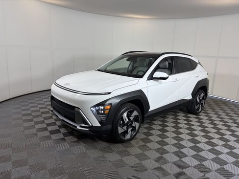 Used 2024 Hyundai Kona Limited AWD/4WD image 2