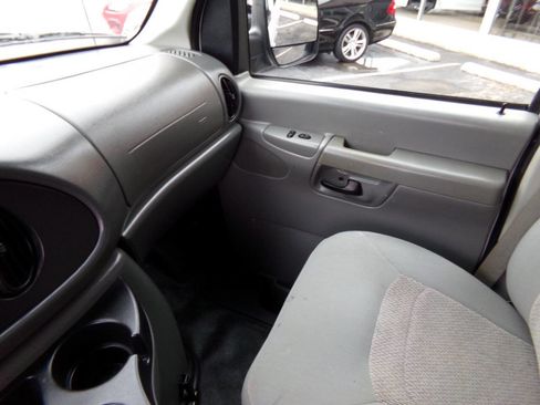 Used 2006 Ford E-250 and Econoline 250 image 38