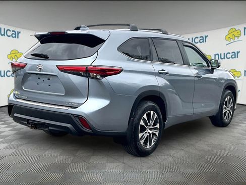 Used 2023 Toyota Highlander XLE image 6