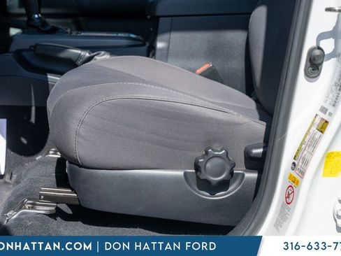 Used 2018 Toyota Tacoma TRD Sport AWD/4WD image 19