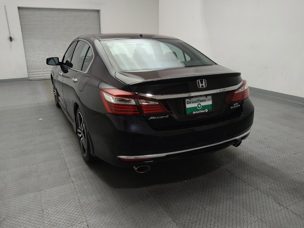 Used 2017 Honda Accord Touring image 6