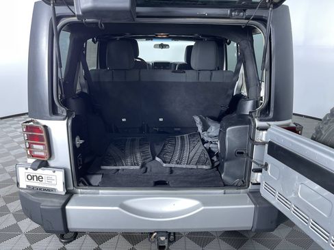 Used 2012 Jeep Wrangler Unlimited Sahara w/ Connectivity Group AWD/4WD image 22