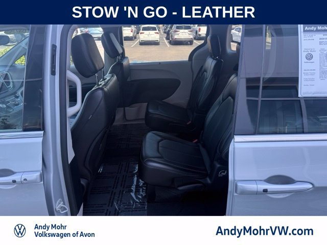Used 2024 Chrysler Pacifica Touring-L FWD image 17