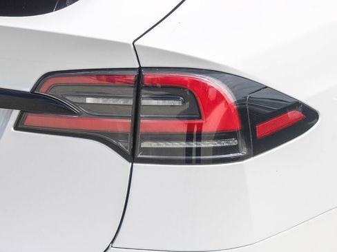 Used 2022 Tesla Model X AWD/4WD image 10