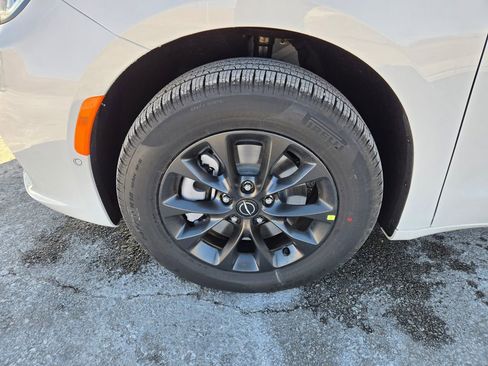 New 2026 Chrysler Pacifica Select image 26