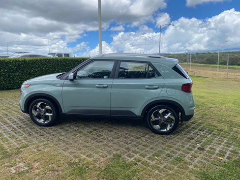 Used 2025 Hyundai Venue Limited FWD image 22