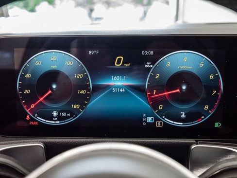 Used 2023 Mercedes-Benz GLB 250 4MATIC w/ Premium Package image 14
