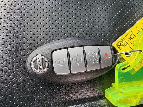 Used 2016 Nissan Rogue SL w/ SL Premium Package image 27