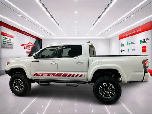 Used 2019 Toyota Tacoma TRD Sport AWD/4WD image 4