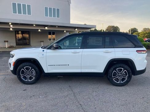 New 2024 Jeep Grand Cherokee Trailhawk w/ Advanced Protech Group II AWD/4WD image 2