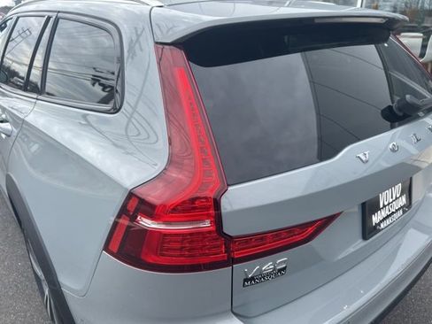 Used 2025 Volvo V60 B5 Cross Country Plus image 10