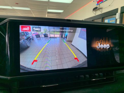 Used 2025 Jeep Wrangler Unlimited Sahara AWD/4WD image 19
