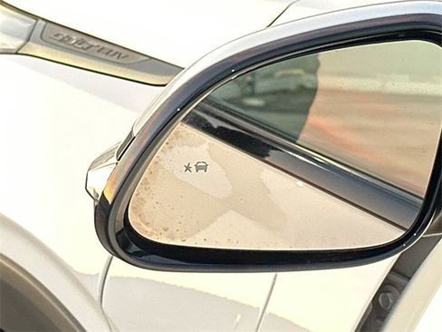 Used 2022 Chevrolet Bolt EUV LT w/ Convenience Package image 19