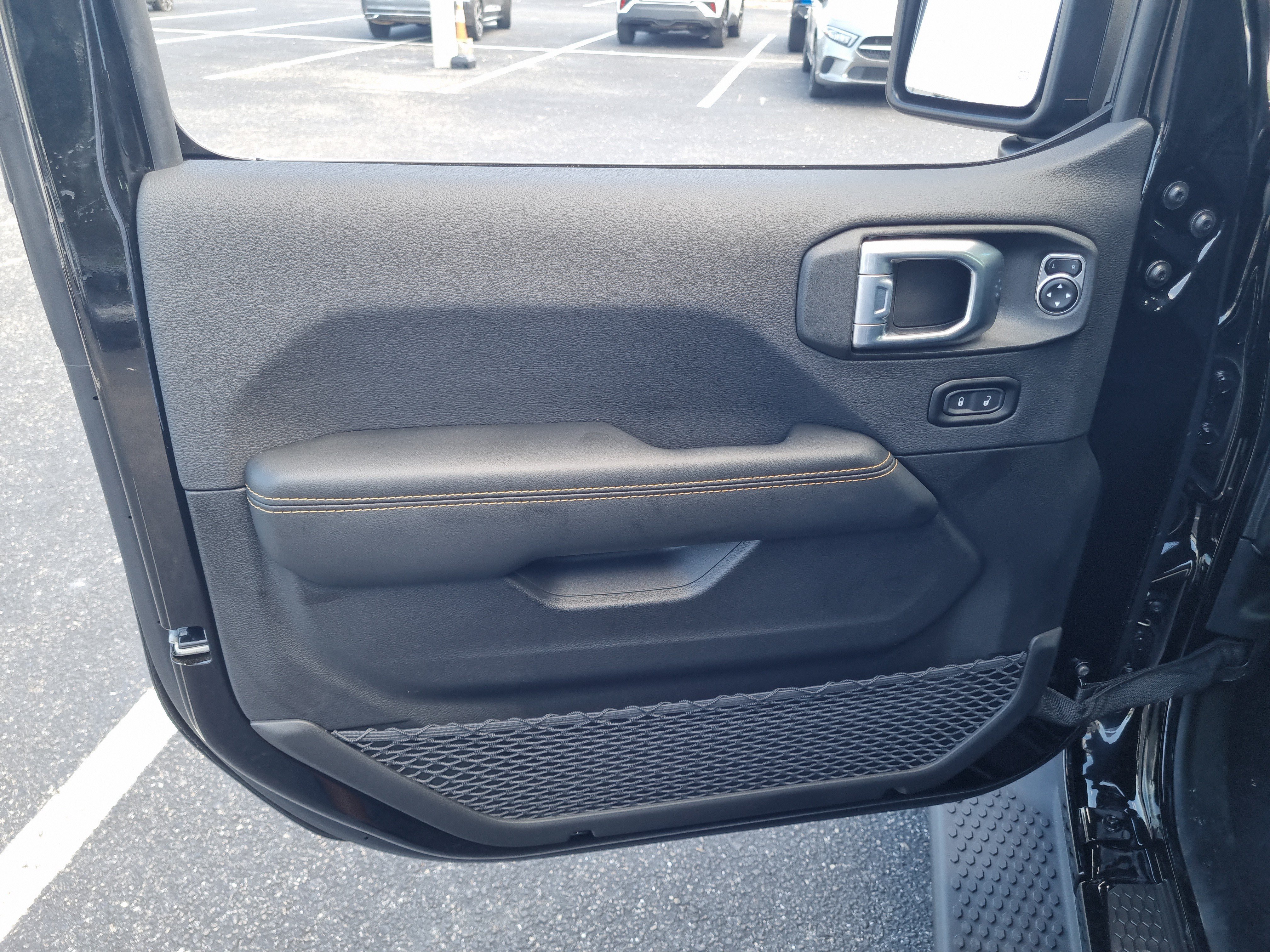 New 2026 Jeep Wrangler Unlimited Sahara AWD/4WD image 20