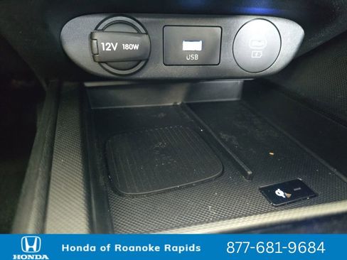Used 2025 Hyundai Elantra Limited FWD image 25