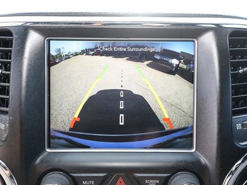 Used 2018 Jeep Grand Cherokee Limited image 18