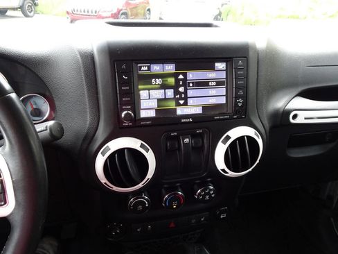 Used 2014 Jeep Wrangler Sahara AWD/4WD image 17